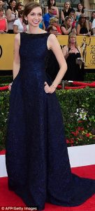 250E278300000578-2926150-Having_a_blue_day_Julianna_Margulies_Lauren_Lapkus_and_Stephanie-a-58_1422260721504