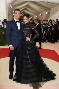 damon-met-gala-295-miles-teller-keleigh-sperry-superJumbo