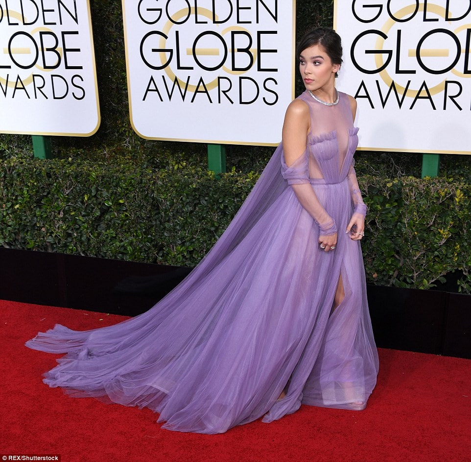 Hailee Steinfeld Golden Globes Vera Wang