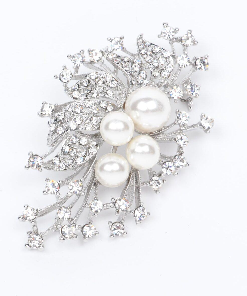 Pearl leaf brooch