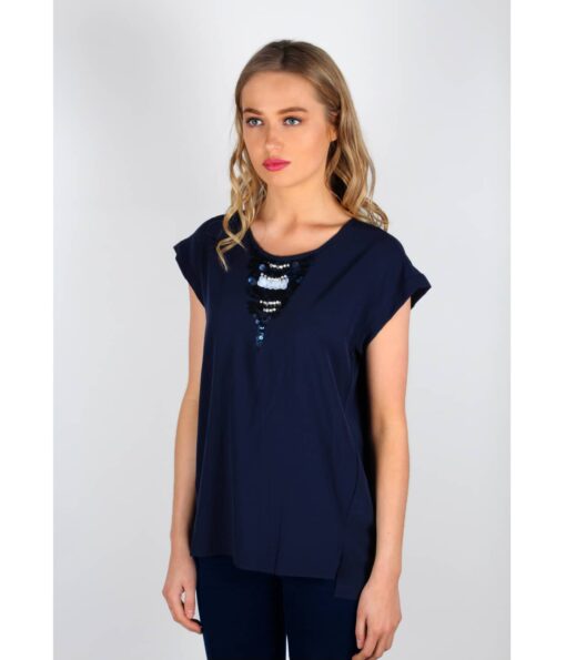 navy top