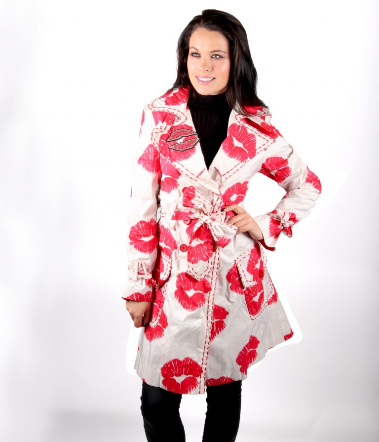 Cream trench coat red lips kiss OTT Alila