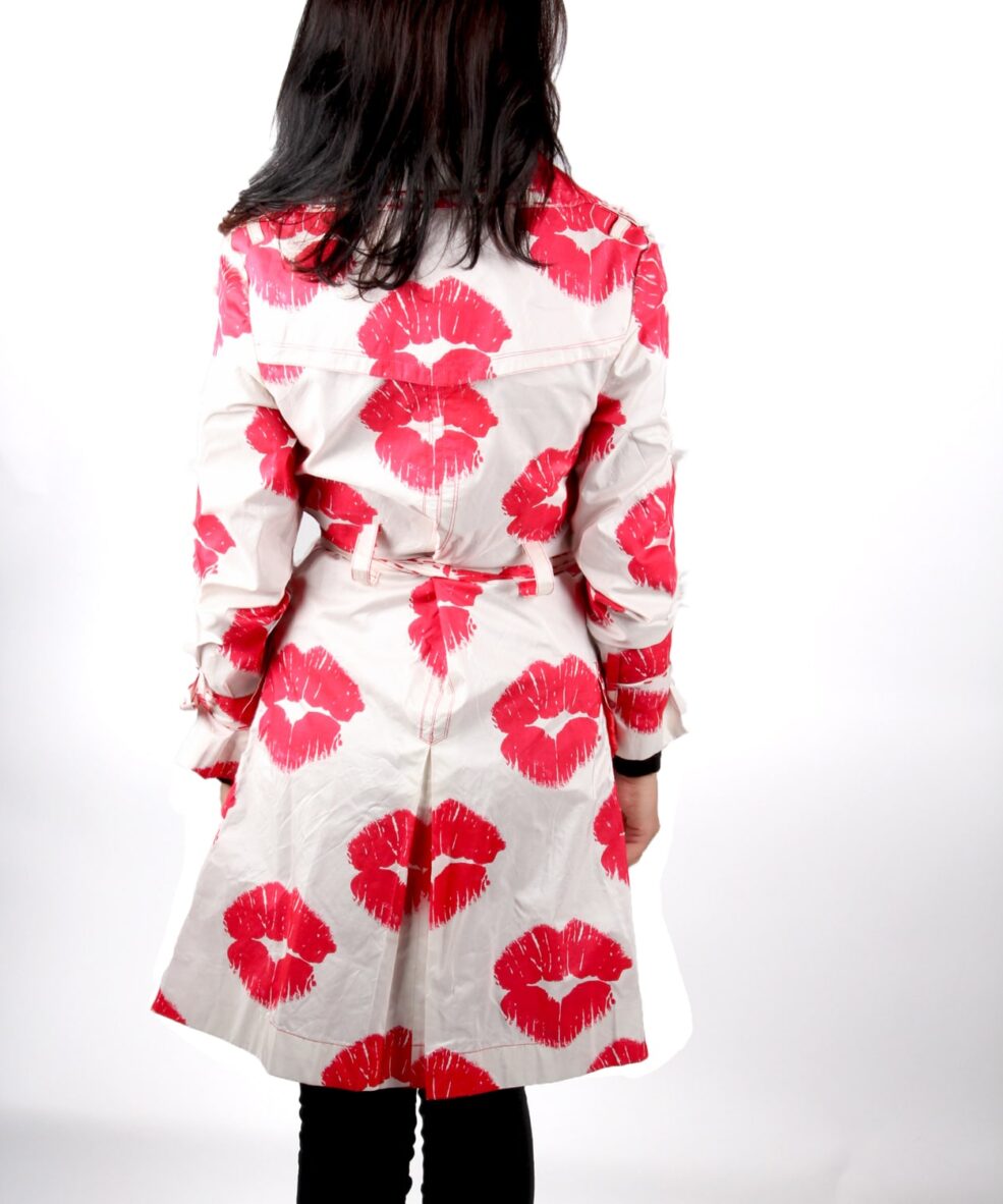 Cream trench coat red lips kiss OTT Alila