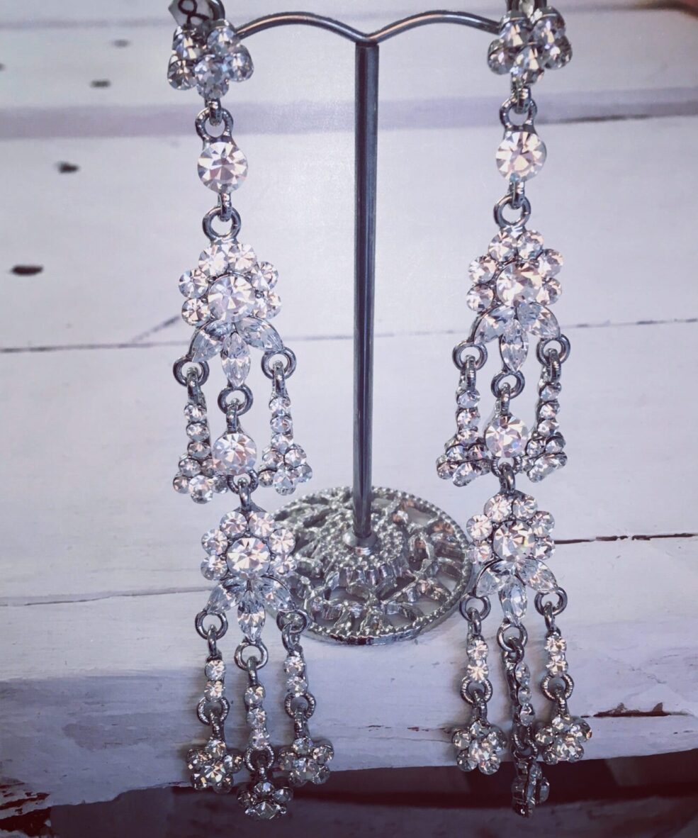 sliver-vintage-crystal-chandelier-earrings-alila-