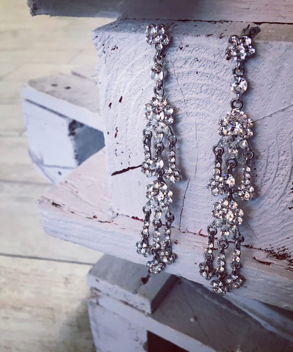 silver-vintage-crystal-chandelier-earrings-alila-.1