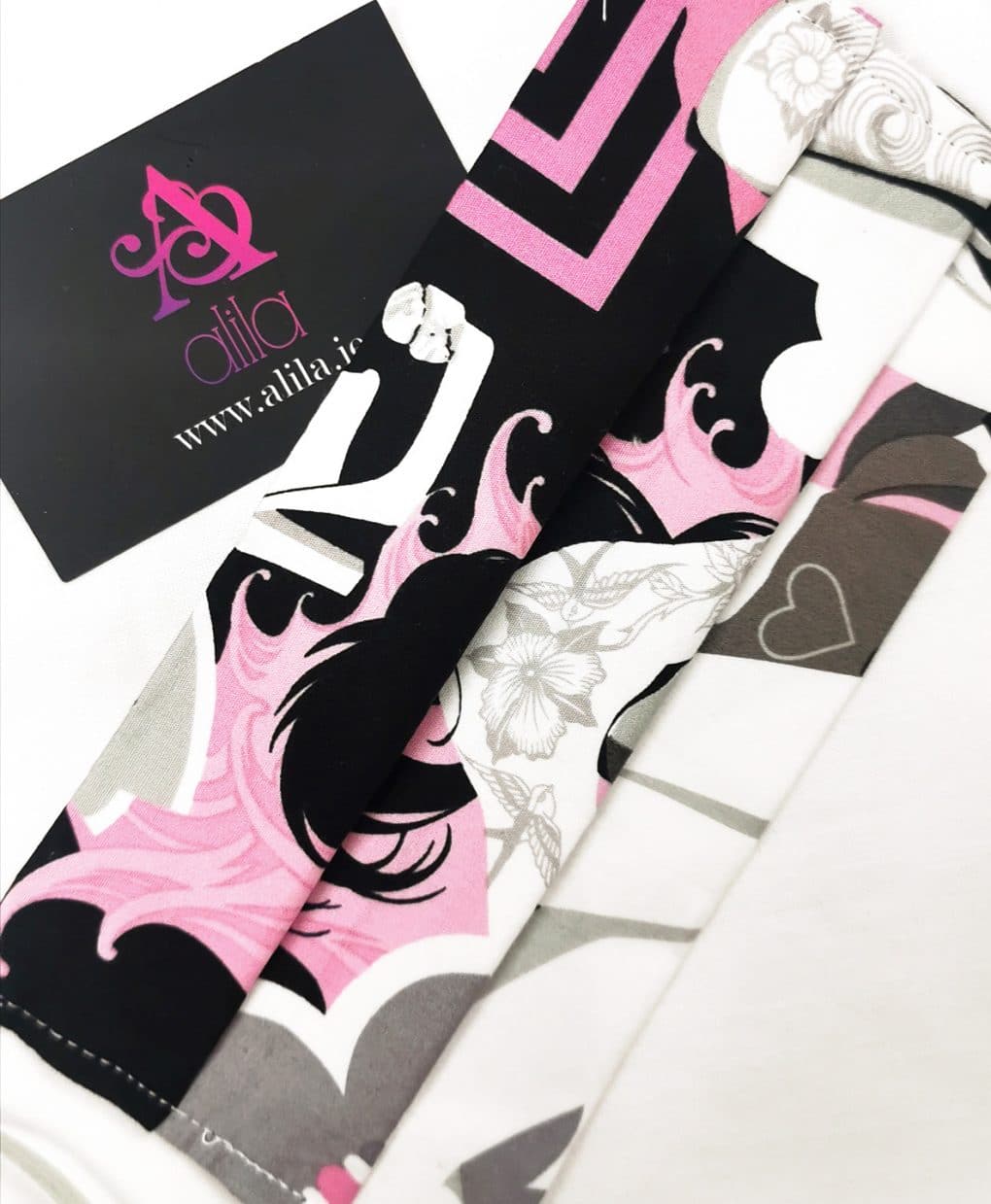 Tattoo-Pink-and-black-face-mask-Alila