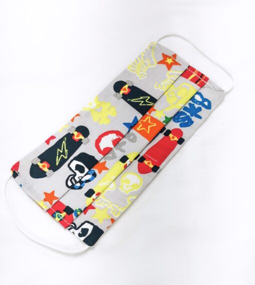 Kids-face-mask-skatboard-and-skulls-Alila