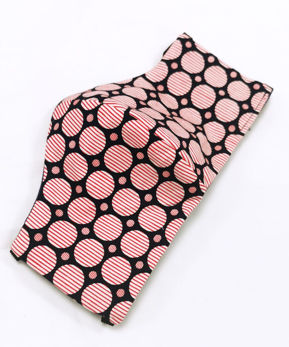 Red-circles-reversible-face-covering-Alila